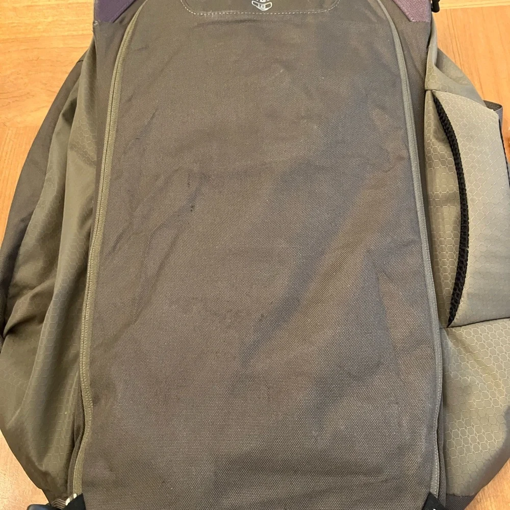 Osprey Men's Backpack - Black and Olive - Picture 4 of 11